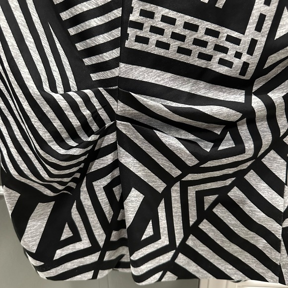 Joseph Ribkoff Stylish Geometric Design Jacket
super stylish black & gray - Picture 5 of 8